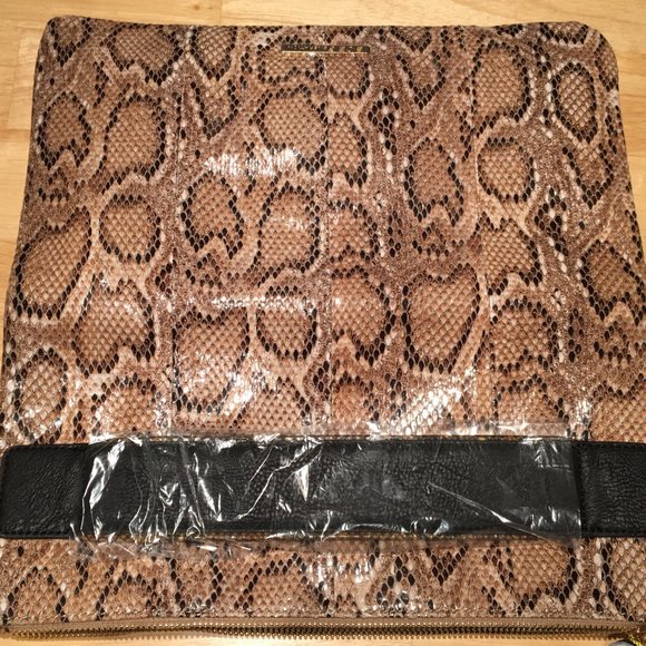 BCBGeneration Ready To Roll Foldover Clutch Dark Nude Snake Prints New With Tag - Picture 15 of 16